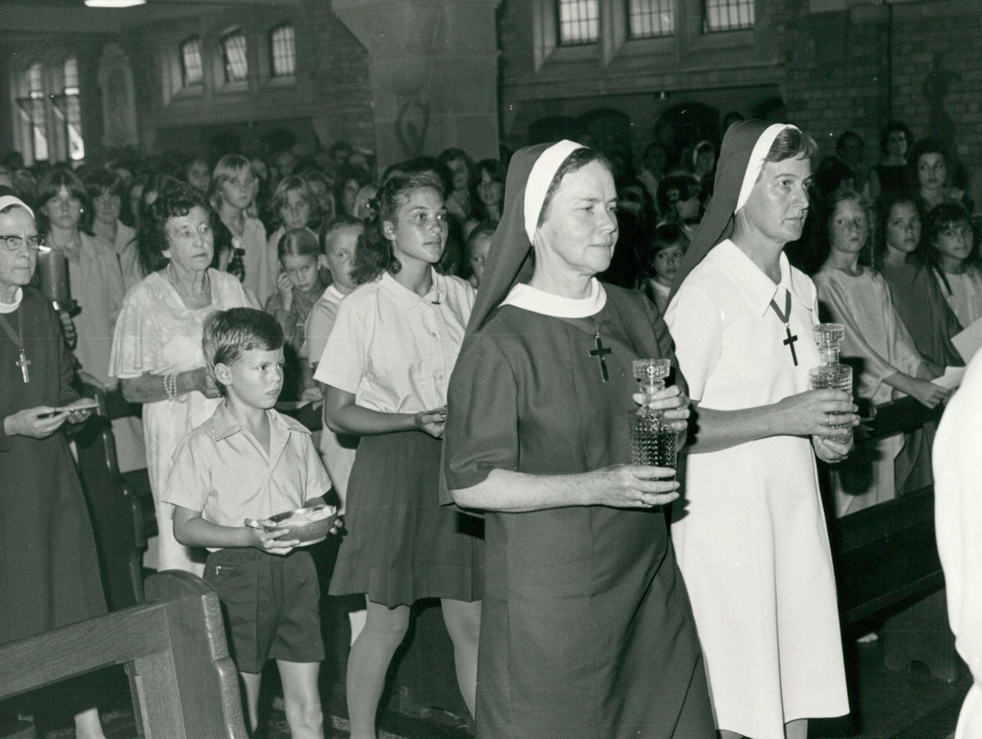 1981 captain cathy randazzo behind sr noela